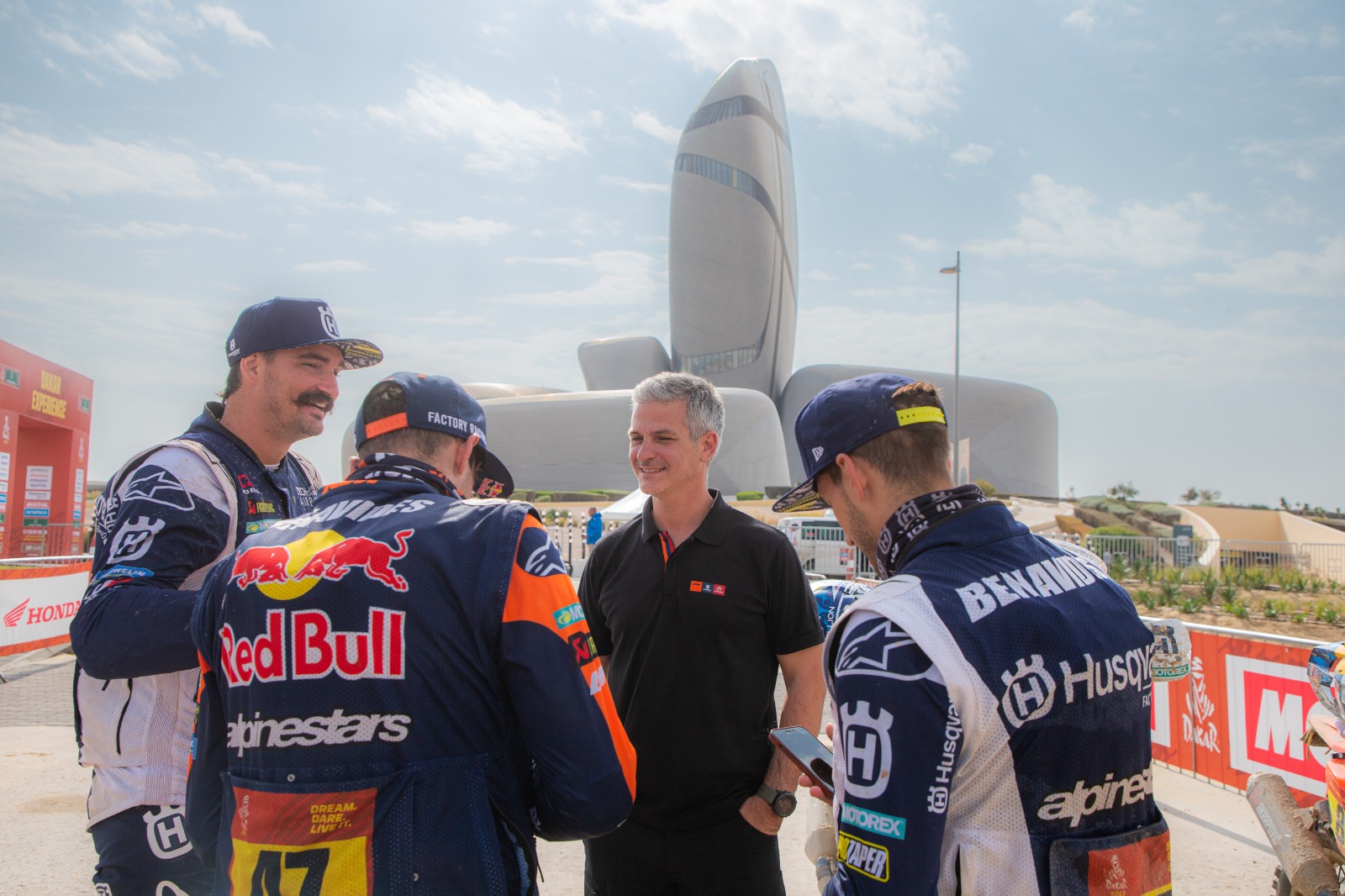 Los festejos de los pilotos que le ganaron al Dakar 2023: WhatsApp Image 2023-01-15 at 09.04.26 (1).jpeg